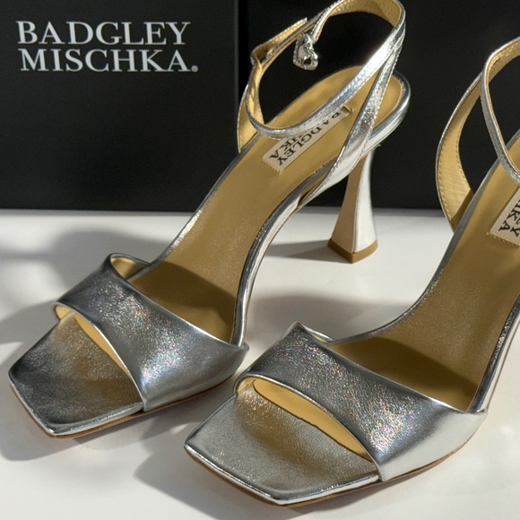 Badgley Mischka Women's Cady Sandals 8 Silver Leather Square Toe High Heel NEW - Picture 1 of 12